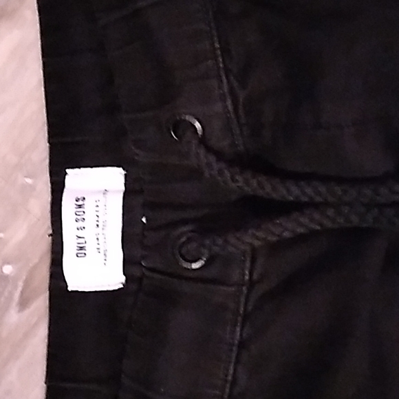 Men's black Only & Sons shorts - Picture 2 of 3